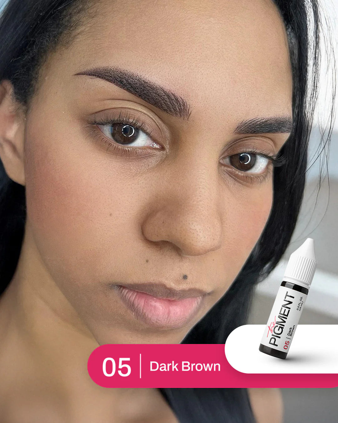 The Pigment 05 Dark Brown na tamnijem tonu kože