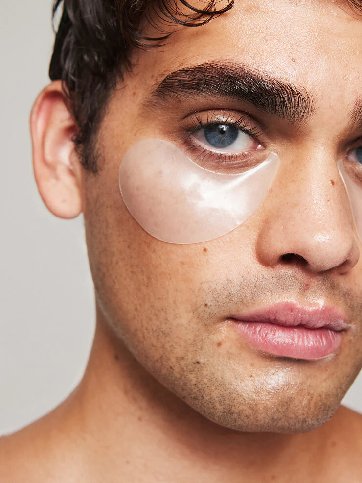 XLASH gel jastučići za oči naneseni na lice modela