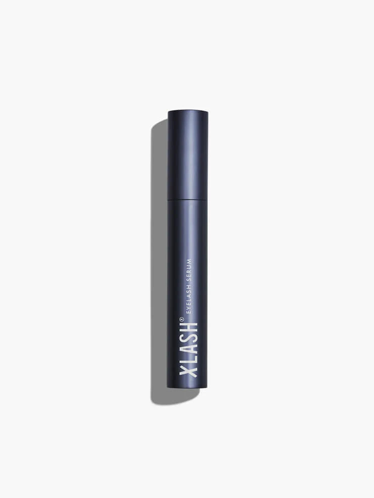 XLASH serum za trepavice na minimalističkoj pozadini