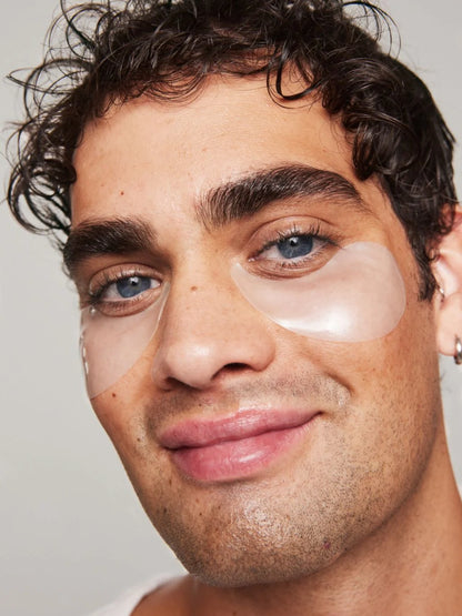 Model koji isprobava različite XLASH gel jastučiće