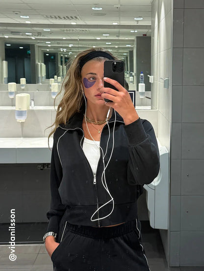 XLASH gel jastučići s retinolom naneseni na lice modela