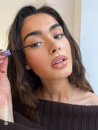 Model koristi Xlash Sensitive serum njegu