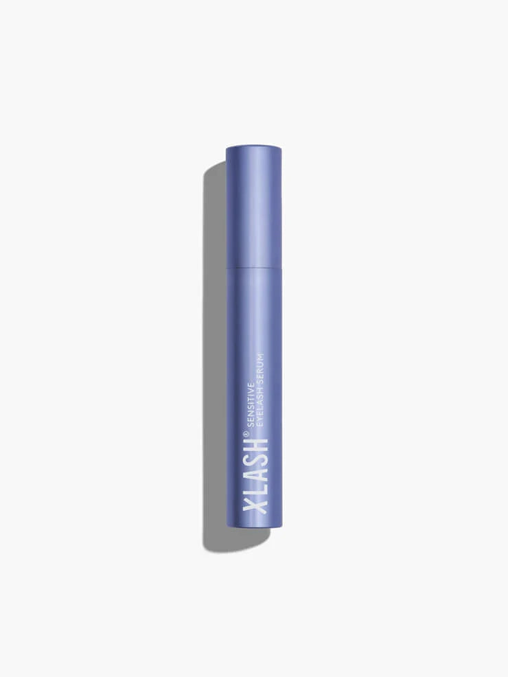 Xlash Sensitive serum na minimalističkoj pozadini